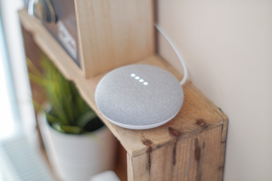 A smart speaker that enhances the convenience and automation of modern smart homes.